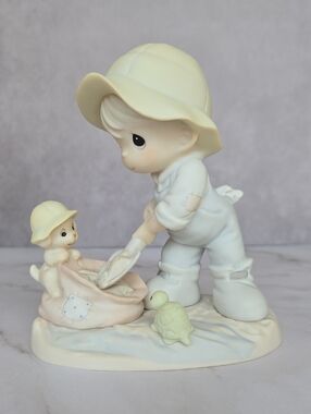 Precious Moments “Nothing Can Dampen The Spirit Of Caring” Figurine